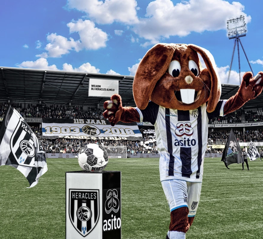 Blije Heracles mascotte Bultje