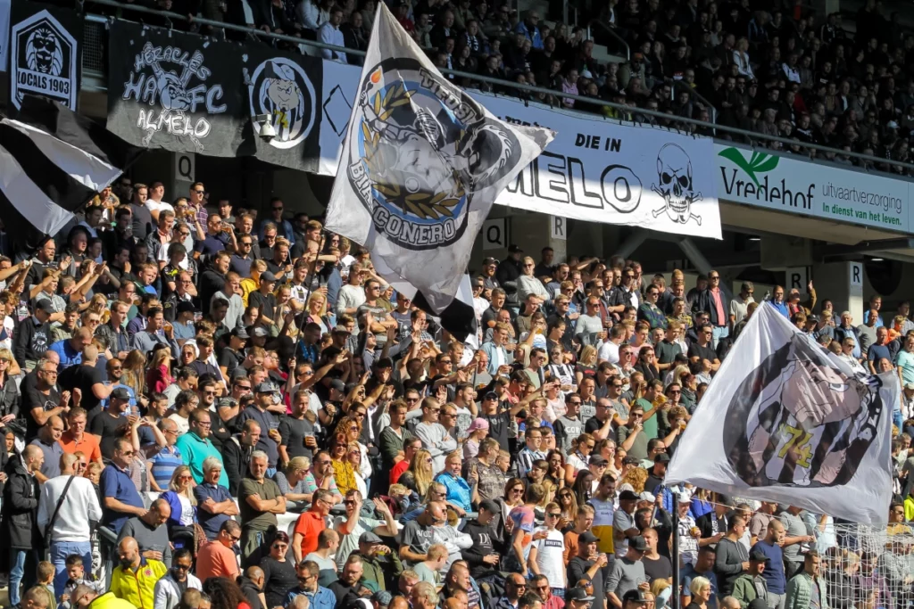 Tribune tijdens Heracles-Emmen