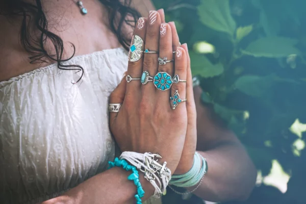 ToF Behang boho close-up van yoga vrouw met handen in namaste gebaar