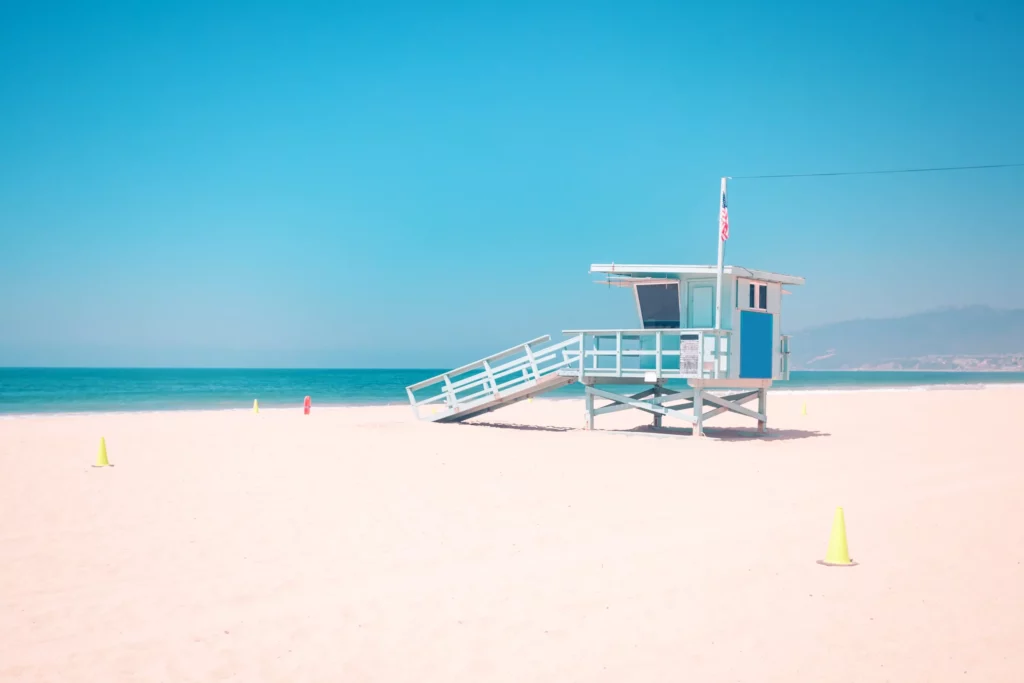 ToF Behang strand met badmeester hut